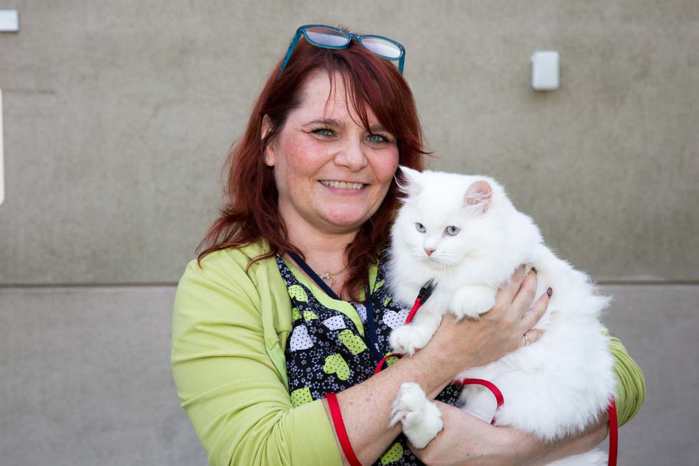 Women with heart failure holding a cat
