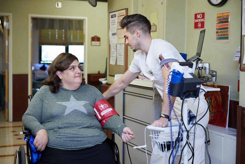 Multiple Sclerosis Care and Treatment Women suffering from mental changes due to multiple sclerosis & dementia waring signs getting skilled nursing care.